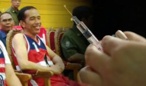 Haris Rusly Moti Usul Vaksin dari Cina Diujicobakan Dahulu ke Presiden Jokowi serta Menterinya
