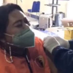 Kocak! Takut Jarum Suntik Saat Vaksinasi Covid-19, Wanita Ini Sampai 'Ngompol'
