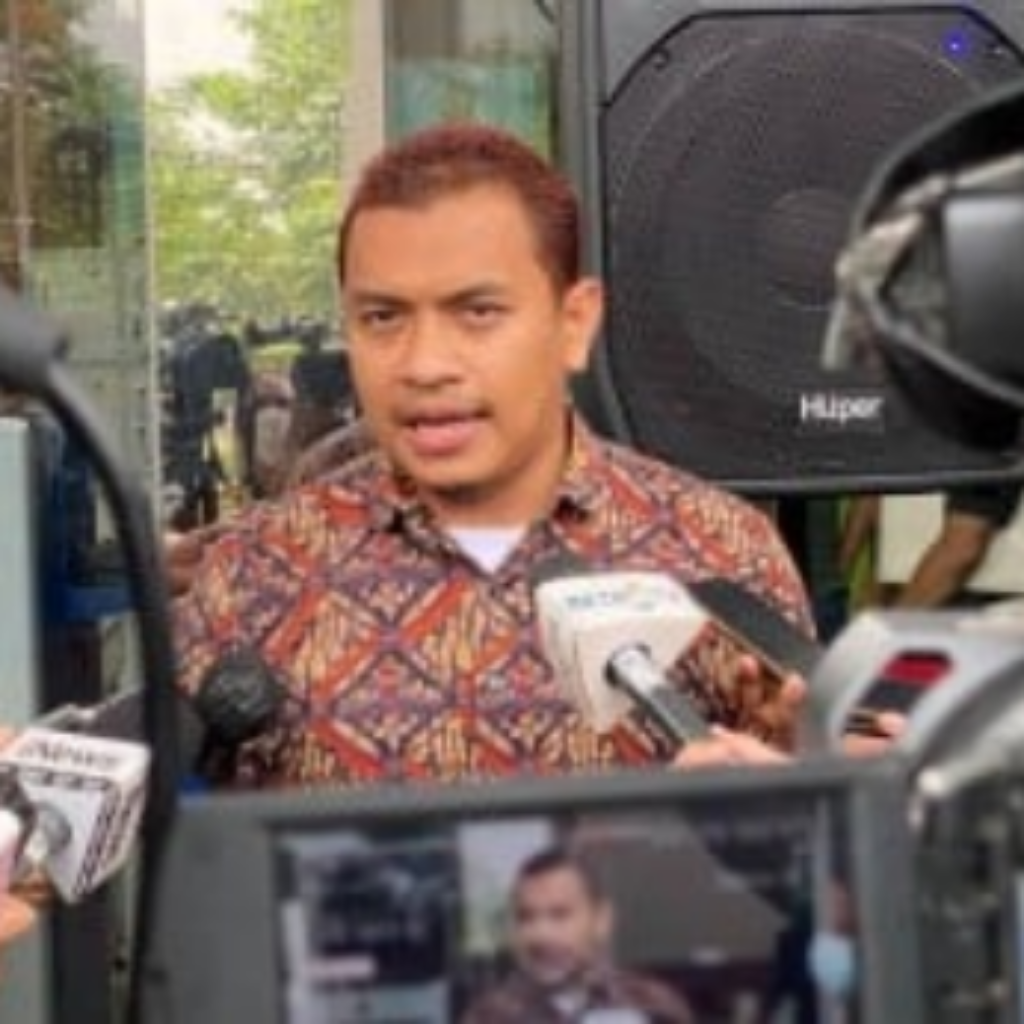 Munarman Tertawakan Tuntutan 8 Tahun Penjara: Kurang Serius :)