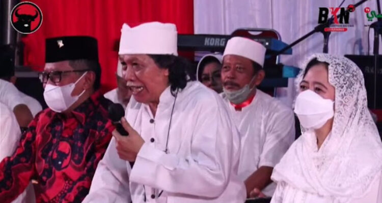 Sempat Sebut Jokowi seperti Firaun, Cak Nun: Itu Saya Kesambet
