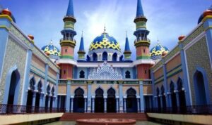 Mencermati Jejak Sejarah Majapahit di Balik Keindahan Masjid Agung Tuban