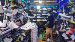 Bongkar Bal Sepatu Terkenal dengan Harga Murah: Nike, Adidas, New Balance, dan Lebih Banyak Lagi di Pasar Poncol Jakarta Pusat